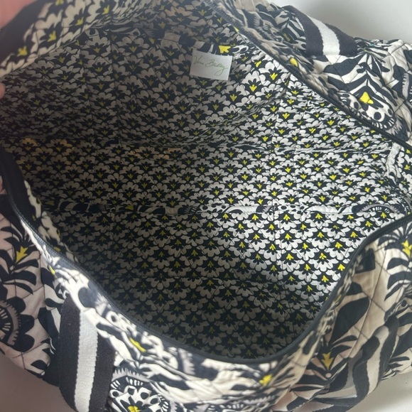Vera Bradley Elegant Black and White Weekend Bag with Damask Pattern - Picture 2 of 5